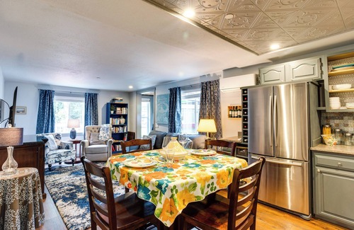 Maple Heights-Lake Desire Cabaña | Peaceful Renton Retreat w/ Hot Tub Access!