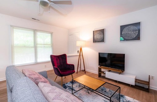 Durham Apartamento | Viagem Bright and Green 1BR with Parking