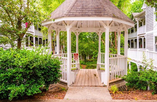 Durham Apartamento | Viagem Bright and Green 1BR with Parking