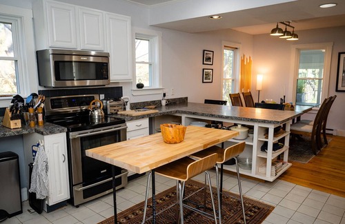 Cape Neddick Casa | Peaceful retreat among the trees only a five minute walk to Perkins Cove