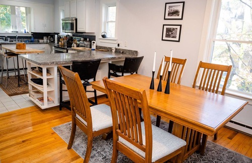 Cape Neddick Casa | Peaceful retreat among the trees only a five minute walk to Perkins Cove