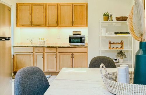 Carver Casa | Peaceful retreat backed up to Oxbow Park