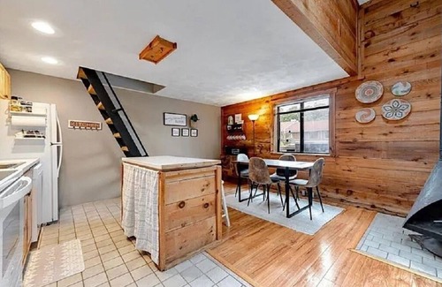 Hidden Valley Casa | Peaceful Retreat in Hidden Valley, PA: Ski Resort, Golf and Trails in Mountain
