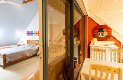 Dureil Cama Y Desayuno | Encantadora casa en el bosque con piscina, cerca de atracciones y fauna local