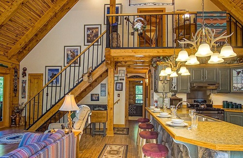 Mingo Casa | Peaceful Retreat Luxury 3 Br Home in the woods