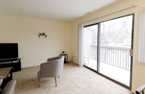 Ann Arbor Apartamento | Peaceful retreat minutes away from U of M. Newly furnished!