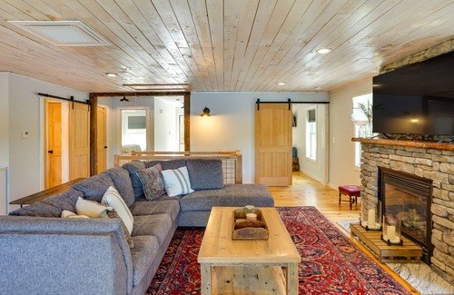 Averill Park Casa | Peaceful Retreat on Burden Lake w/ Deck & Kayaks!