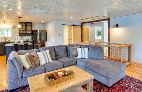 Averill Park Casa | Peaceful Retreat on Burden Lake w/ Deck & Kayaks!