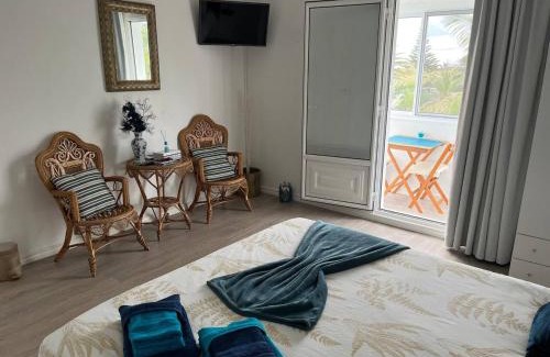 Caloura Casa | Peaceful Retreat with Jacuzzi in Lagoa