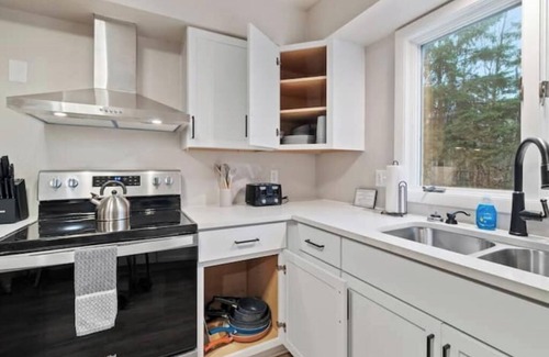 Hobart Casa | Peaceful Retreat - Wooded Lot - Spacious and Comfy