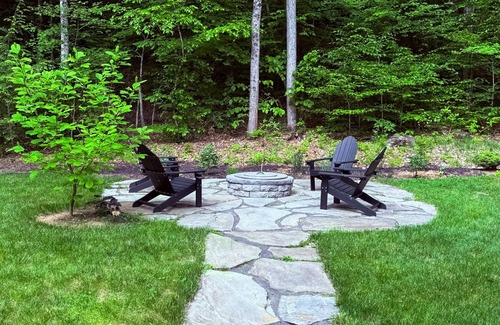 Newfane Casa | Peaceful riverfront house, dog-friendly, woodstove, decks, bbq, firepit, dock