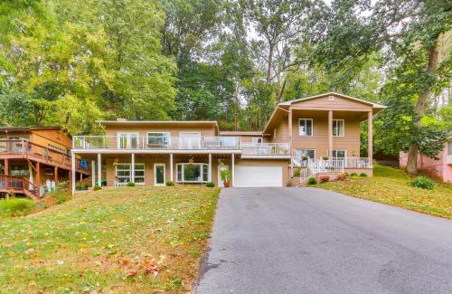 Berryville Apartamento | Peaceful Riverfront Retreat with Yoga and Art Studio!