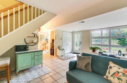 Berryville Apartamento | Peaceful Riverfront Retreat with Yoga and Art Studio!