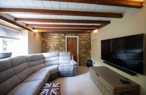 Langport Casa | Peaceful Riverside Five Bed Cottage in Somerset