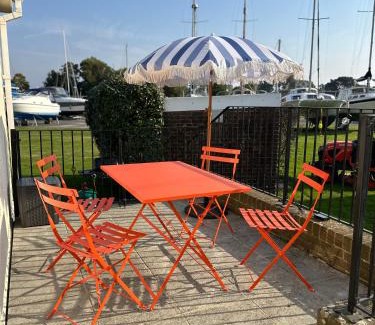 Christchurch Apartamento | Peaceful Riverside Lodge Free Parking