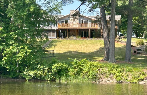 Shawano Casa | Peaceful riverside retreat nestled along the picturesque Wolf River