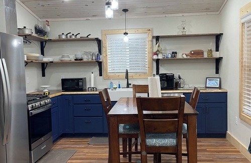 Boone County Otro | Peaceful rural hideout 25 min south of Branson in NW AR w/ large covered porch