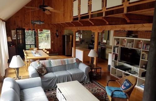 West Tisbury Casa | Disfrute de la tranquilidad, el viñedo de Martha rural. Billetes de ferry transferibles en algunas semanas