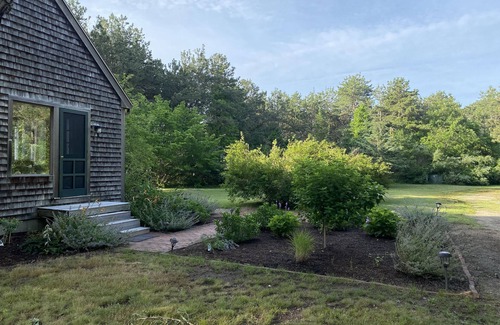 West Tisbury Casa | Disfrute de la tranquilidad, el viñedo de Martha rural. Billetes de ferry transferibles en algunas semanas