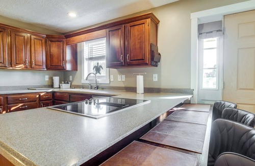 Russell Springs Cabaña | Peaceful Russell Springs Home w/ Fire Pit & Pond!