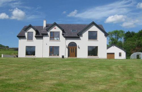 Fivemilebourne Casa | Peaceful, scenic family home
