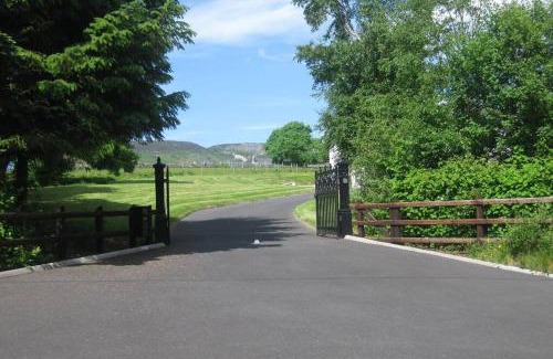 Fivemilebourne Casa | Peaceful, scenic family home