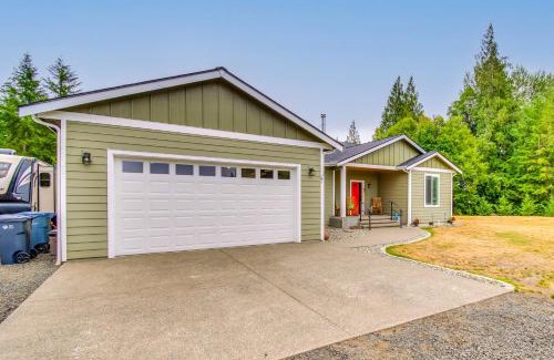 Shelton Casa | Peaceful Shelton Home with Spacious Yard and Fire Pit!