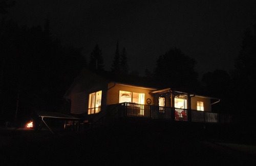 Whitney Casa | Peaceful sound's of nature!!right outside the east gate of Algonquin park .