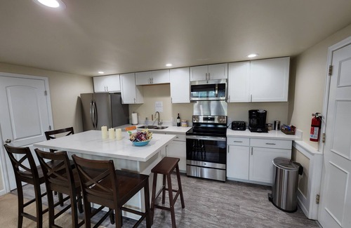 Highline Casa | Peaceful South Seattle Spacious 3 bedroom Downstairs Unit