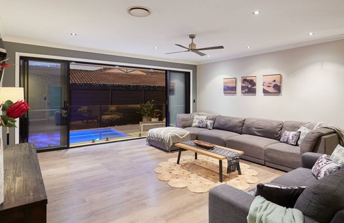 Gold Coast Casa | Peaceful & Spacious, 5 bedroom with POOL @ Burleigh Heads