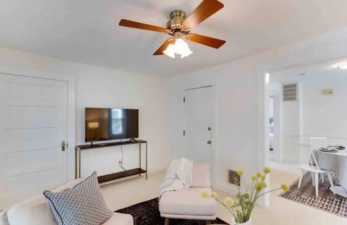 Potomac West Apartamento | Peaceful Spacious 1BR w Sunroom! - mins to metro