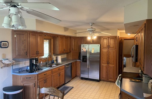 Keosauqua Casa | Peaceful, spacious 4 bedroom house in the country - Gazebo/Pond