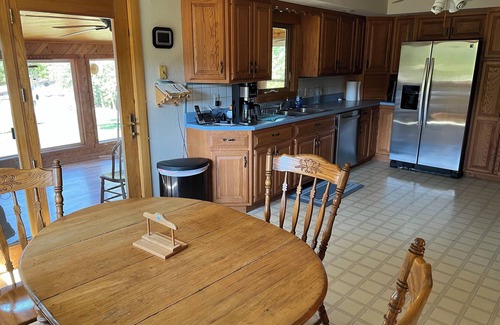 Keosauqua Casa | Peaceful, spacious 4 bedroom house in the country - Gazebo/Pond