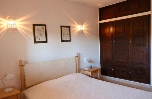 Vale de Covo Apartamento | Peaceful & Spacious Apt with Parking & Queen Bed