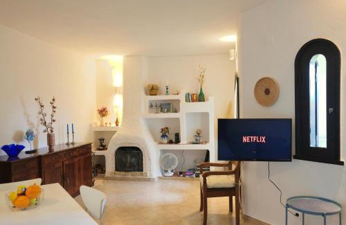 Vale de Covo Apartamento | Peaceful & Spacious Apt with Parking & Queen Bed