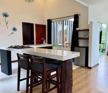 Bellavista Casa | Peaceful & Spacious Home, Near transport & store