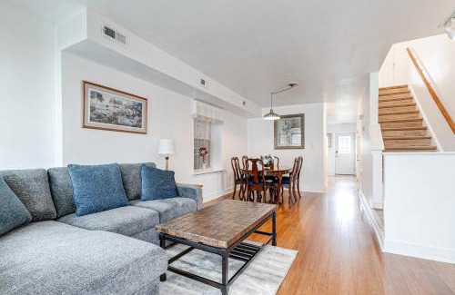 Richmond Casa | Peaceful & spacious family home near Carytown fully fenced