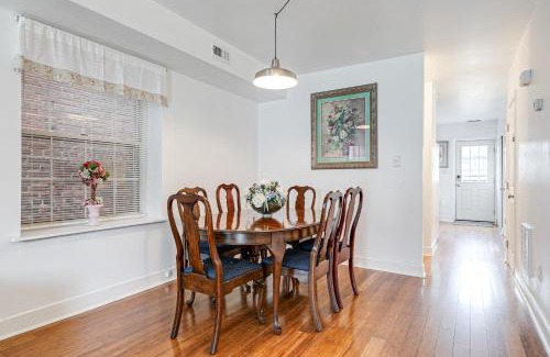 Richmond Casa | Peaceful & spacious family home near Carytown fully fenced