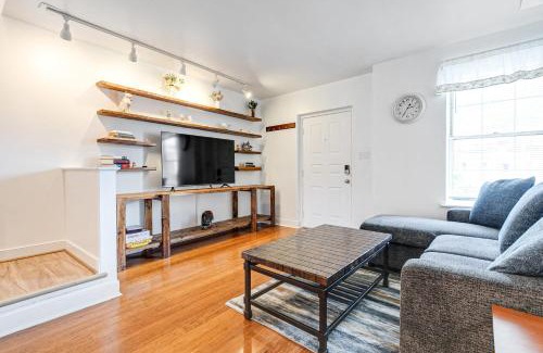 Richmond Casa | Peaceful & spacious family home near Carytown fully fenced