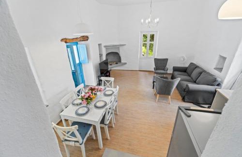 Andros Town Casa | Peaceful Stay in Livadia, near Chora and Beach