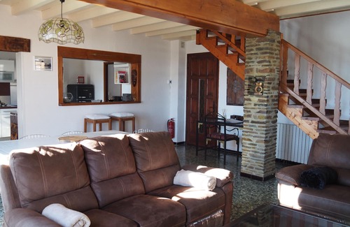 Egat Chalet De Esquí | Peaceful stay in the heart of a mountain village, with views of the Pyrenees.