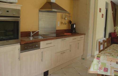 Isigny-le-Buat Casa | Peaceful Stay near Lake
