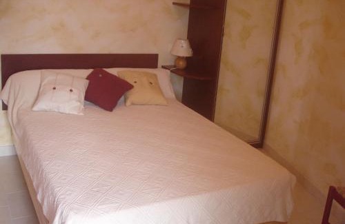 Isigny-le-Buat Casa | Peaceful Stay near Lake