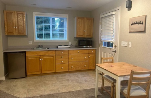Eugene Apartamento | Peaceful studio close to town - Only 20 minutes to U of O!