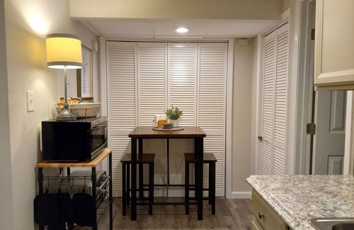 Kennesaw Apartamento | Peaceful, stylish 1 BR daylight basement apartment