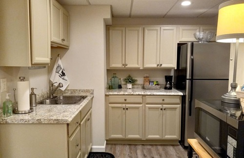 Kennesaw Apartamento | Peaceful, stylish 1 BR daylight basement apartment