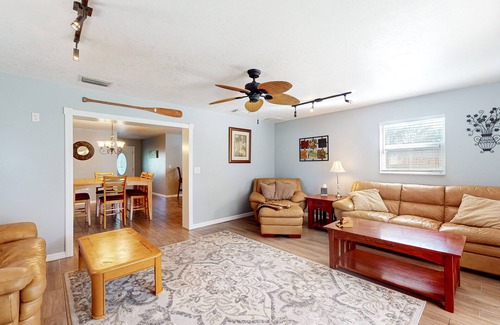 River Side Village Casa | Peaceful & sun-soaked home with yard & screened patio - dog-friendly - near golf