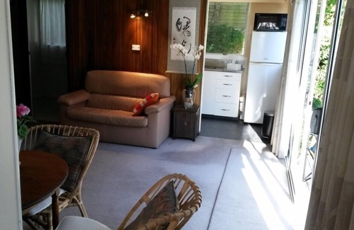 Johnsonville Apartamento | Tranquilo, soleado, amueblado - todo lo que necesita.