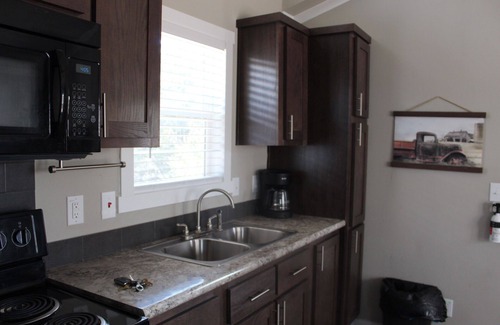Bandera Cabina | Peaceful Tiny Home in Rv Resort - Bandera TX