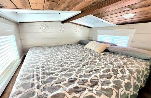 Apple Valley Casa | Peaceful Tiny Home with private deck-fire pit-bbq